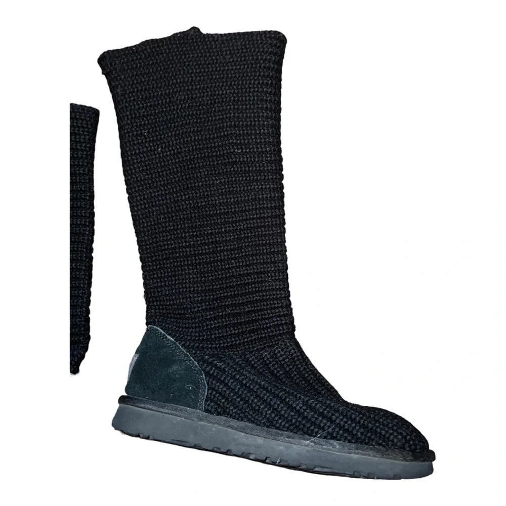 ▶️ UGG ◀️ Women's Classic Cardy. Size 7